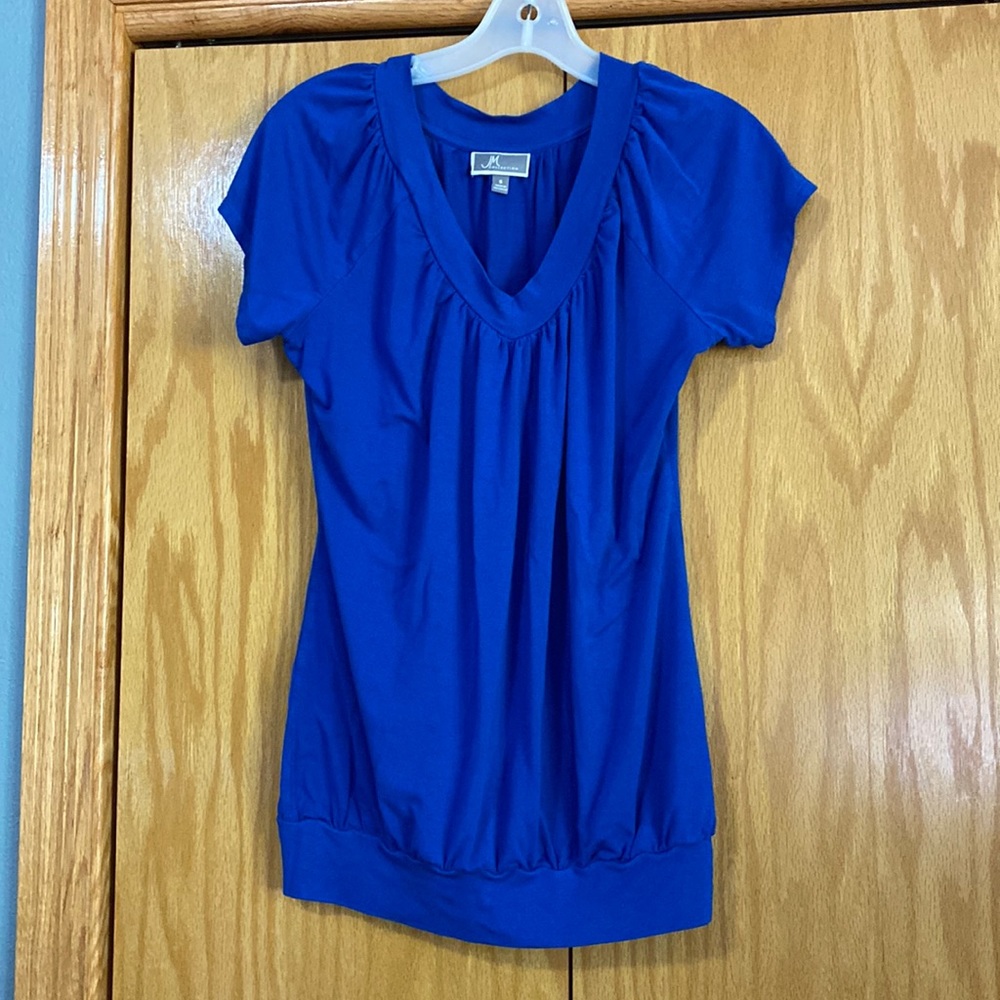 Women’s blue short sleeve v-neck shirt